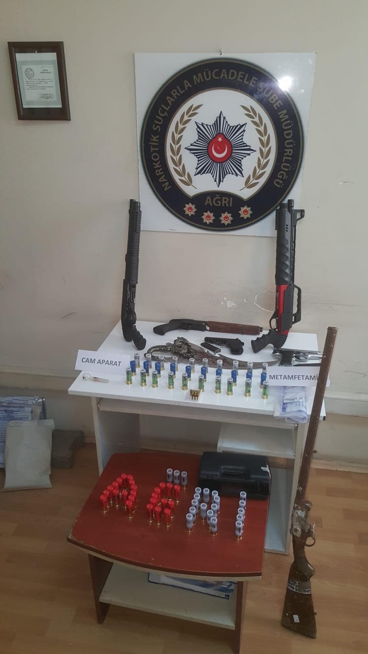 Uyuşturucuya büyük darbe 10 tutuklama