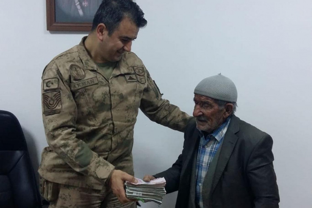 Hırsızın çaldığı para sahibine teslim edildi