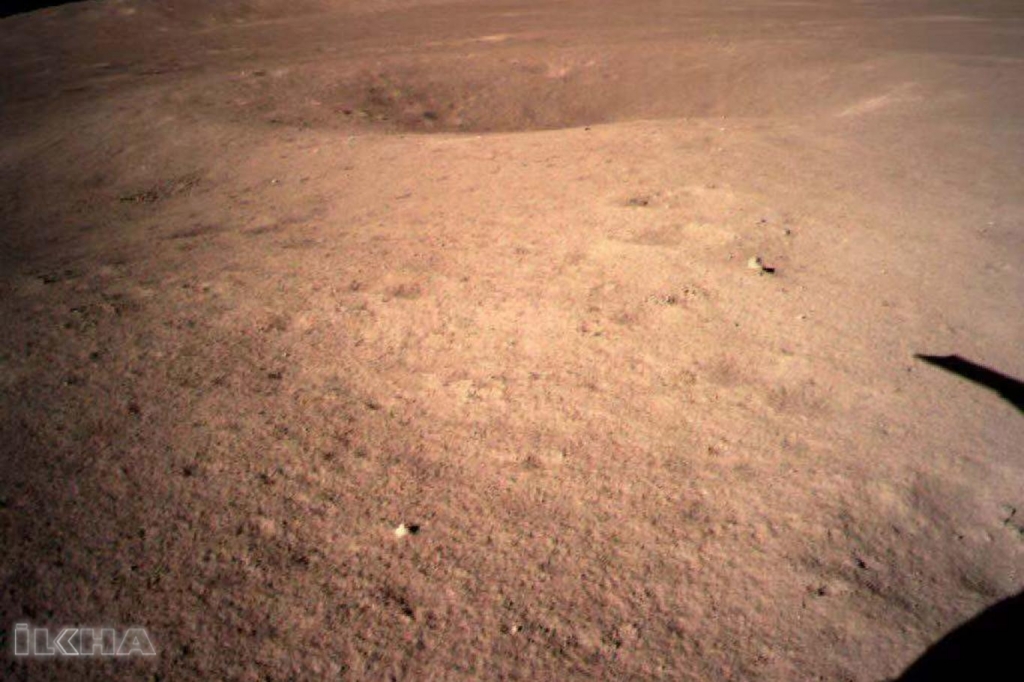 İlk kez bir uzay aracı Ay'ın karanlık yüzüne indi