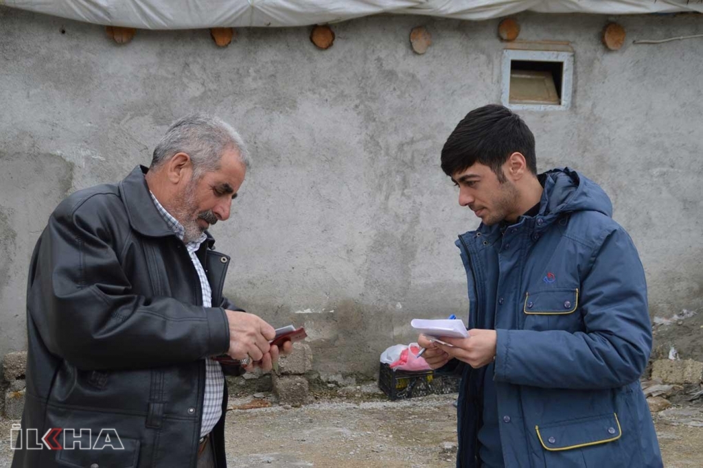 Ağrı'da PTT, evde kalan yaşlı ve engellilerin maaşlarını evlerine teslim ediyor