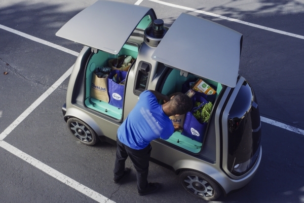 Siparişleri teslim eden sürücüsüz araç
