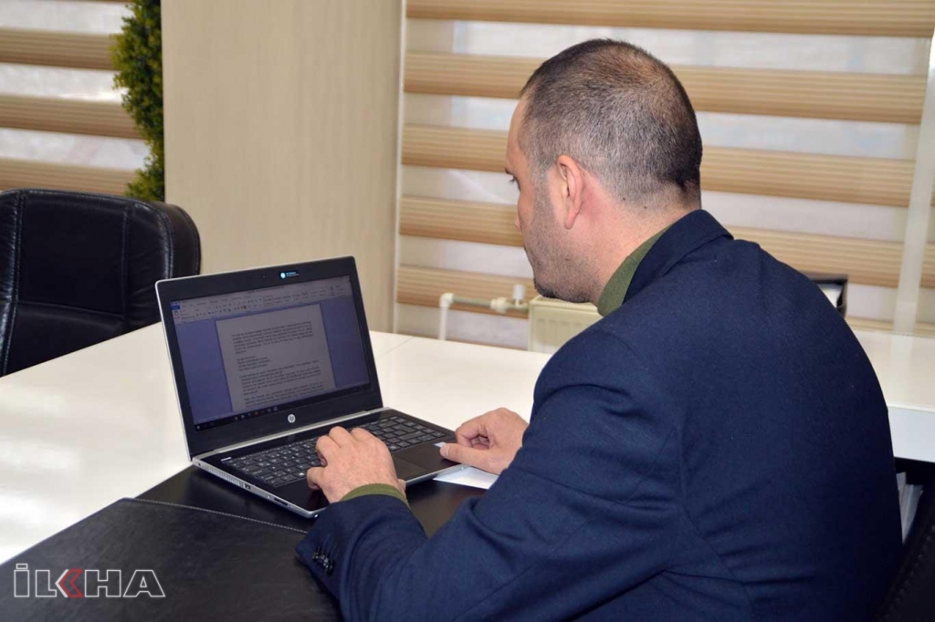 Haberler ile hikayelerini bir araya getirerek kitaplaştırdı