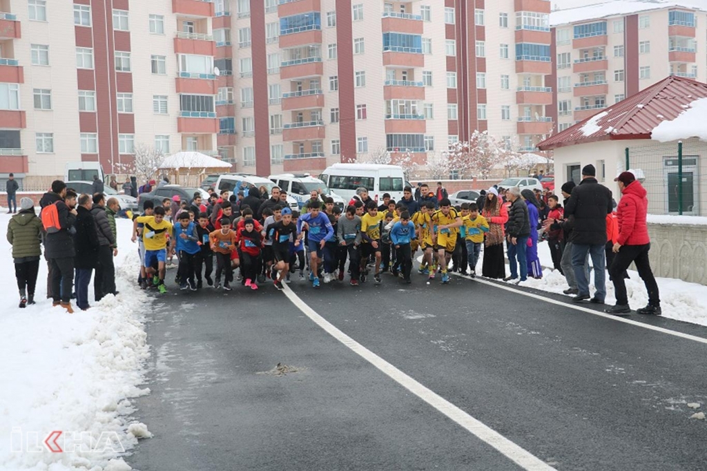 Ağrı’da Okul Sporları Kros Yarışmaları yapıldı