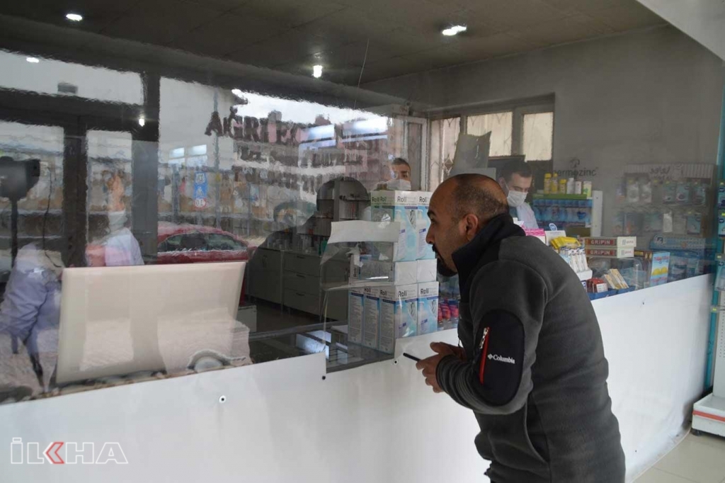 Ağrılı Eczacılar vatandaşın maskesiz kalmasından dolayı tedirginlik yaşıyorlar
