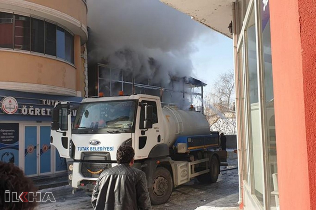 Ağrı'da öğretmenevinde çıkan yangın korkuttu