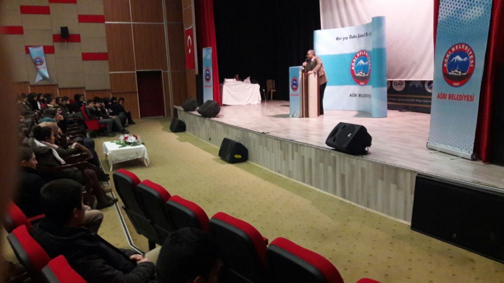 Ağrı Belediyesinden ‘Gelecek Gençlerle Başlar’ konferansı