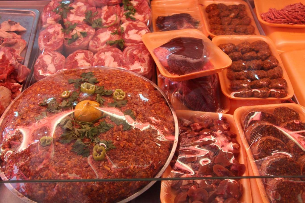 Domuz etini dana eti diye yedirmeye devam ediyorlar