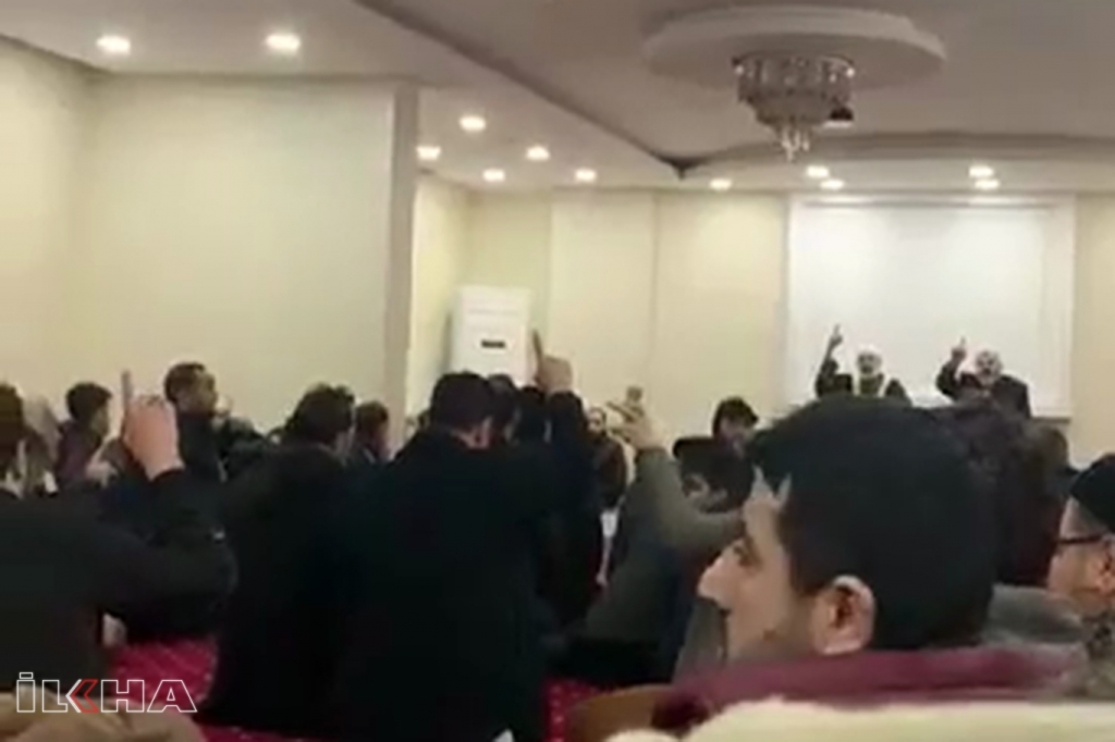 Deprem anında tekbirler getirerek soğukkanlılıklarını korudular