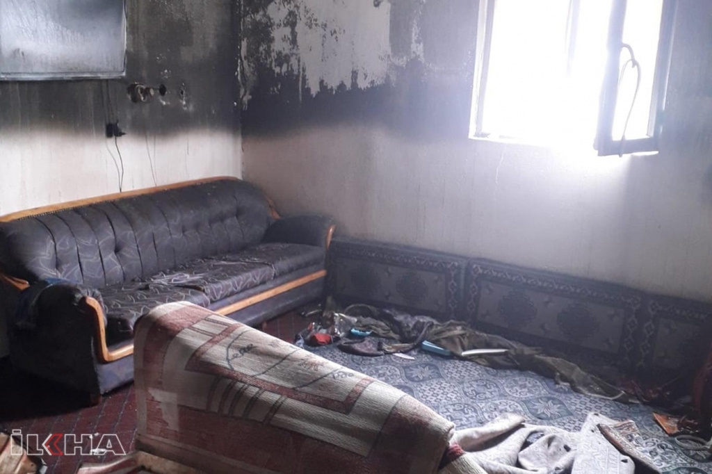 Ağrı'da evi yanan aile yardım bekliyor