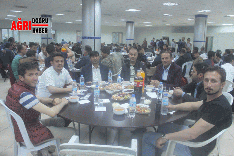 TAŞLIÇAY BELEDİYESİ İFTAR YEMEĞİ VERDİ